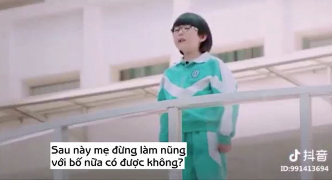 Clip dễ thương nhất hôm nay: Cô bé kể chuyện bị chó cướp mất bố, con trai yêu cầu mẹ ngừng làm nũng - Ảnh 3.