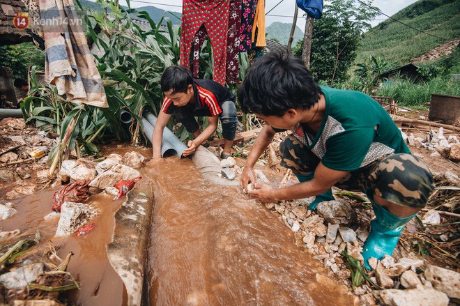 Xót xa cảnh người chồng mất cả vợ và con trong mưa lũ Hà Giang: Thằng Cồ về chỉ khóc thôi, không nói chuyện được - Ảnh 18.