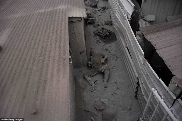 Những bức hình ám ảnh về thảm họa núi lửa ở Guatemala khiến 69 người chết - Ảnh 7.