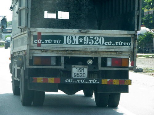 Lời cự tuyệt tình yêu dán ở đuôi ô tô khiến cánh tài xế tỉnh ngủ - Ảnh 7. Lời cự tuyệt tình yêu dán ở đuôi ô tô khiến cánh tài xế tỉnh ngủ - Ảnh 7.