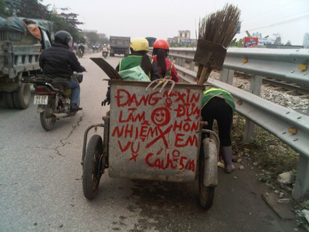 Lời cự tuyệt tình yêu dán ở đuôi ô tô khiến cánh tài xế tỉnh ngủ - Ảnh 10. Lời cự tuyệt tình yêu dán ở đuôi ô tô khiến cánh tài xế tỉnh ngủ - Ảnh 10.