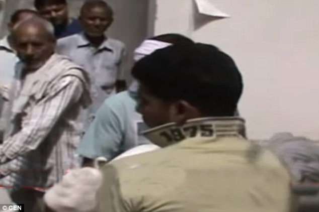 Sự thật rợn người về nam nhân viên tích cực đi tìm con gái 4 tuổi mất tích của ông chủ mình - Ảnh 2. Sự thật rợn người về nam nhân viên tích cực đi tìm con gái 4 tuổi mất tích của ông chủ mình - Ảnh 2.