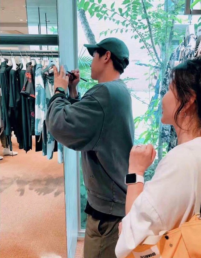 Vừa trải lòng về chuyện mang thai, vợ chồng Song Joong Ki - Song Hye Kyo đã vội vàng sang Nhật hẹn hò - Ảnh 1. Vừa trải lòng về chuyện mang thai, vợ chồng Song Joong Ki - Song Hye Kyo đã vội vàng sang Nhật hẹn hò - Ảnh 1.