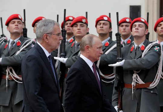 Đón tiếp nồng hậu nhưng Áo không ngại từ chối ông Putin - Ảnh 1.