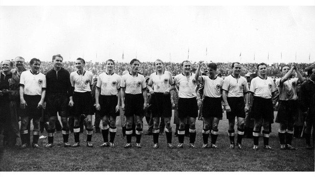 Lịch sử World Cup 1954: C&uacute; ng&atilde; lịch sử của Hungary - Ảnh 3.