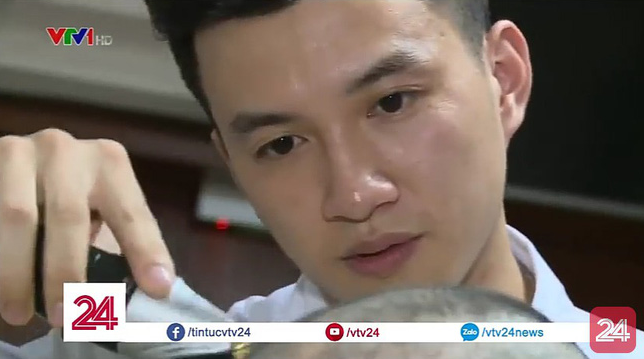 Hội mê trai đẹp náo loạn với anh chàng điều dưỡng điển trai trong chương trình thời sự VTV - Ảnh 3. Hội mê trai đẹp náo loạn với anh chàng điều dưỡng điển trai trong chương trình thời sự VTV - Ảnh 3.