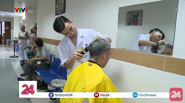 Hội mê trai đẹp náo loạn với anh chàng điều dưỡng điển trai trong chương trình thời sự VTV - Ảnh 5. Hội mê trai đẹp náo loạn với anh chàng điều dưỡng điển trai trong chương trình thời sự VTV - Ảnh 5.