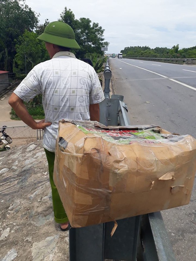 Ông nội ngày mấy lượt qua sông xin sữa cho cháu, mẹ trẻ được chị em ghen tị vì “bố chồng number one” - Ảnh 2.