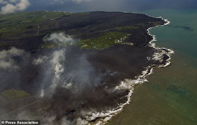 Núi lửa Kilauea đã giúp Hawaii mọc thêm hàng km đất mới mà vẫn chưa có dấu hiệu dừng lại - Ảnh 5.