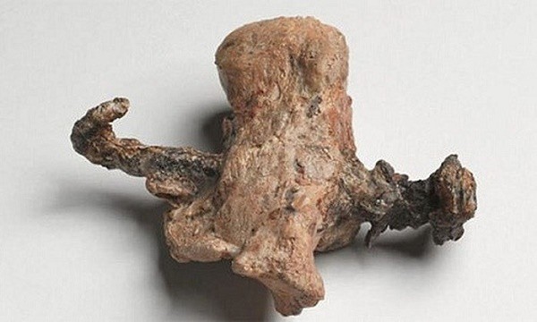 Tiết lộ sự thật về bộ xương người La Mã 2.000 tuổi bị đóng đinh - Ảnh 1.