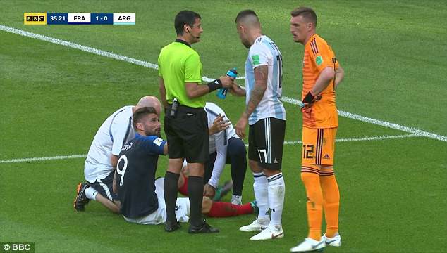 World Cup 2018: Trò cưng Pep Guardiola đánh lén cả đối thủ đang chấn thương - Ảnh 3.