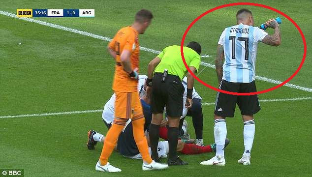 World Cup 2018: Trò cưng Pep Guardiola đánh lén cả đối thủ đang chấn thương - Ảnh 2.