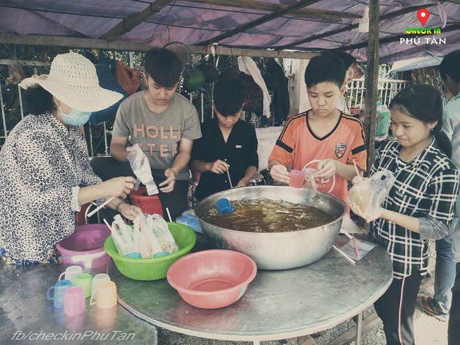  Ngày đại lễ 18/5 thú vị, dư dả tình người ở An Giang: Người lạ đi ngang được cả làng mời ăn nghỉ miễn phí  - Ảnh 18.