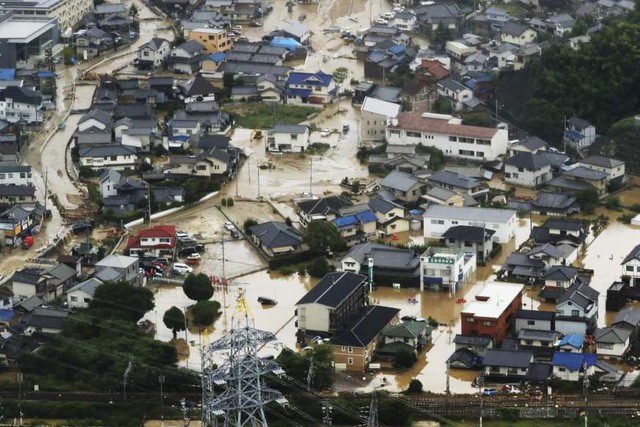 Khung cảnh hoang tàn sau trận mưa lũ lịch sử ở Nhật Bản - Ảnh 5.