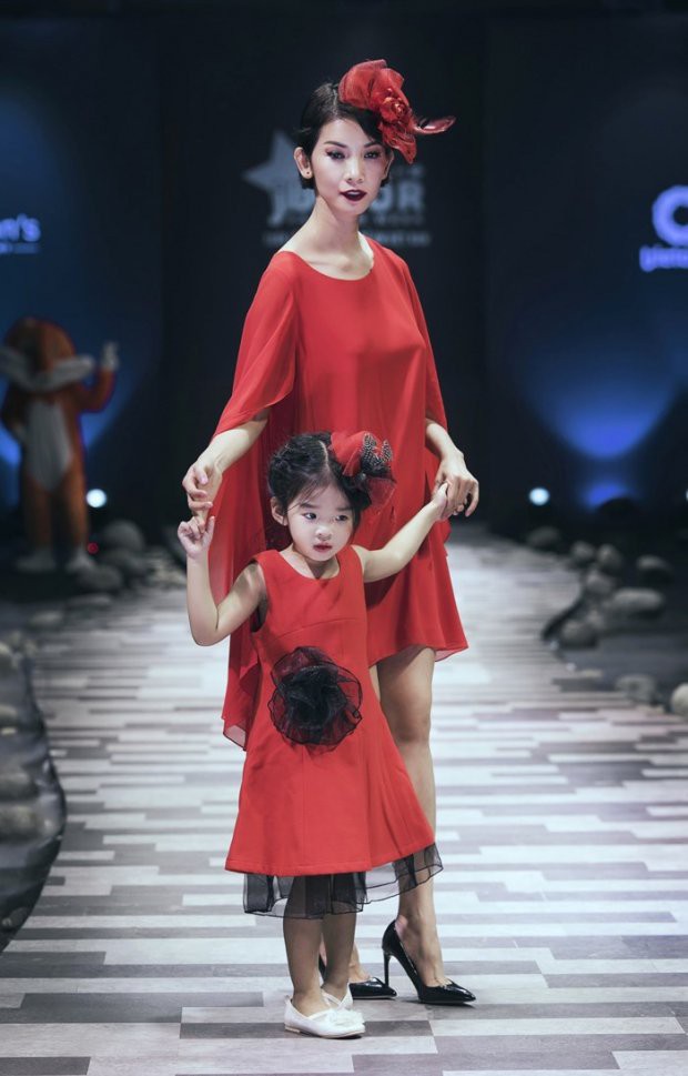 Những nhóc tì nhà sao Việt được bố mẹ đầu tư hàng hiệu ngay từ bé - Ảnh 8.