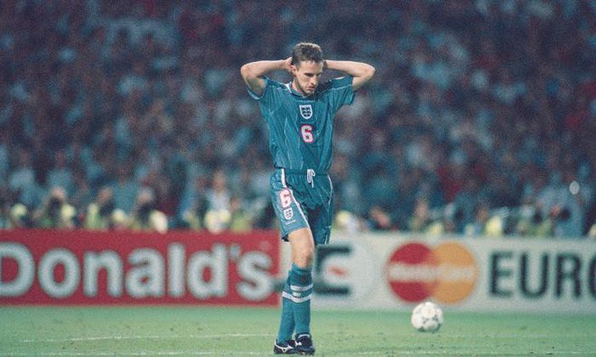 Điều gì đã biến Gareth Southgate từ “tội đồ” sút hỏng penalty đến nhà cầm quân mê mẩn người Anh? Tâm lí học giải thích - Ảnh 2.