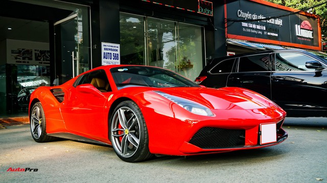 Ferrari 488 Spider kí gửi tại showroom xe cũ Hà Nội với giá ngang Mercedes-Maybach S500 - Ảnh 1.