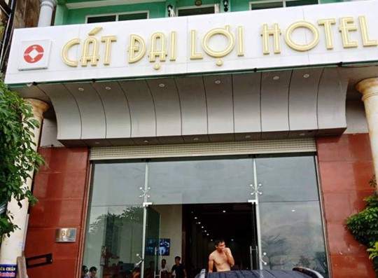 TP Sầm Sơn lên tiếng vụ chủ khách sạn bị tố đuổi, “chặt chém” du khách - Ảnh 1.