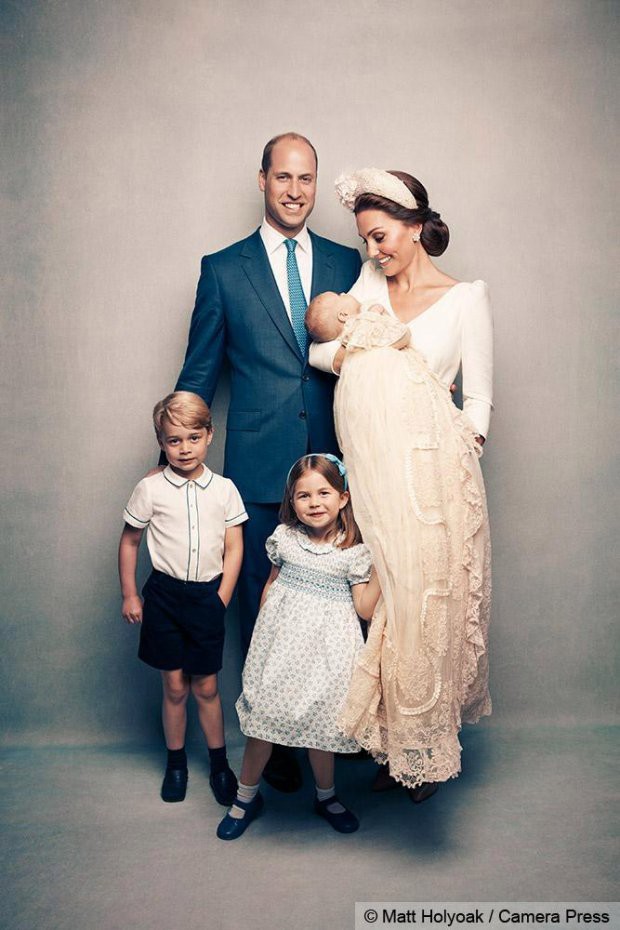 Hoàng gia Anh chính thức công bố ảnh con thứ 3 của William - Ảnh 2.