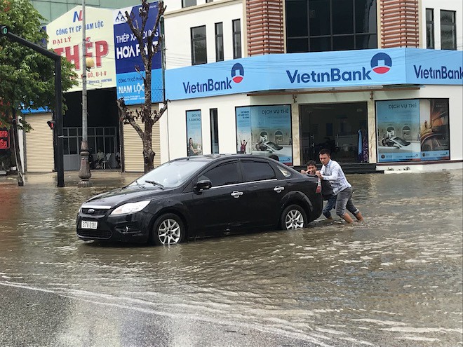 Đi đánh cá trong mưa lũ, 2 vợ chồng mất tích trên sông Lam - Ảnh 3.