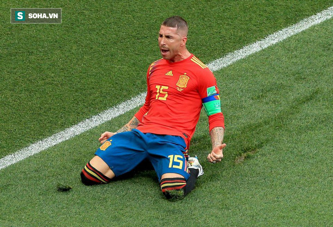 Sụp đổ sau thất bại, Ramos còn lĩnh đủ gạch đá vì màn ăn mừng lố bịch - Ảnh 1.