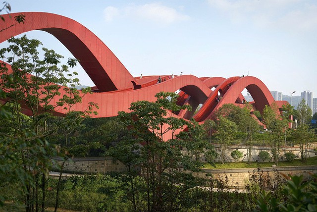Bên cạnh cầu Vàng Đà Nẵng, còn có 5 cây cầu khác khiến cả thế giới thích thú vì thiết kế độc đáo, ấn tượng - Ảnh 1.