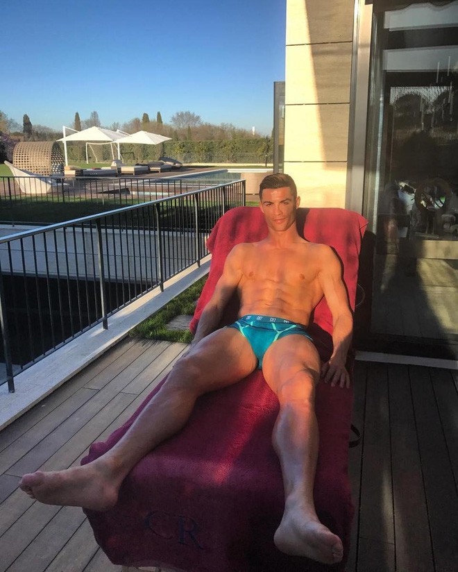 Ronaldo rao bán căn biệt thự triệu đô đầy ắp kỷ niệm tại Madrid - Ảnh 14.