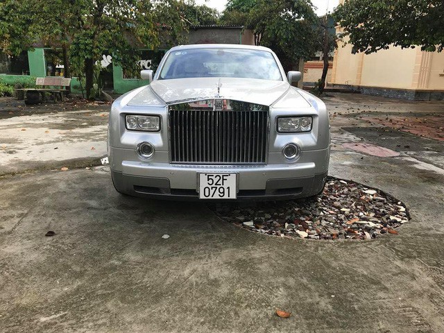 Rolls-Royce Phantom từng của đại gia Khải Silk rao bán 9 tỷ đồng trên sân gạch - Ảnh 3.