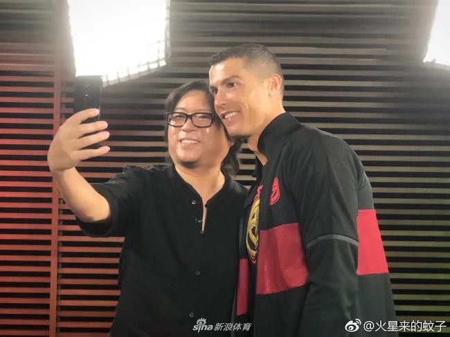 MC nổi tiếng Trung Quốc hỏi một câu khiến Ronaldo tức tối bỏ về giữa cuộc phỏng vấn - Ảnh 1.