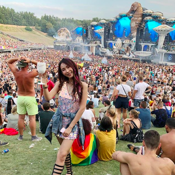 Ngắm nhìn dàn hot girl đến từ khắp nơi trên thế giới đang hội tụ về Tomorrowland 2018 - Ảnh 8.