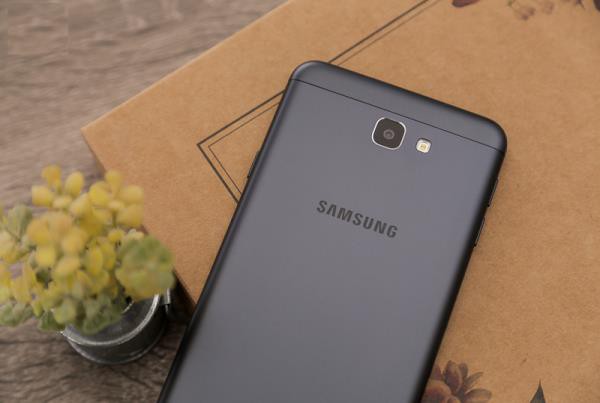 Galaxy J8 - quyết tâm giữ vững ngôi vương phân khúc tầm trung của Samsung - Ảnh 1.