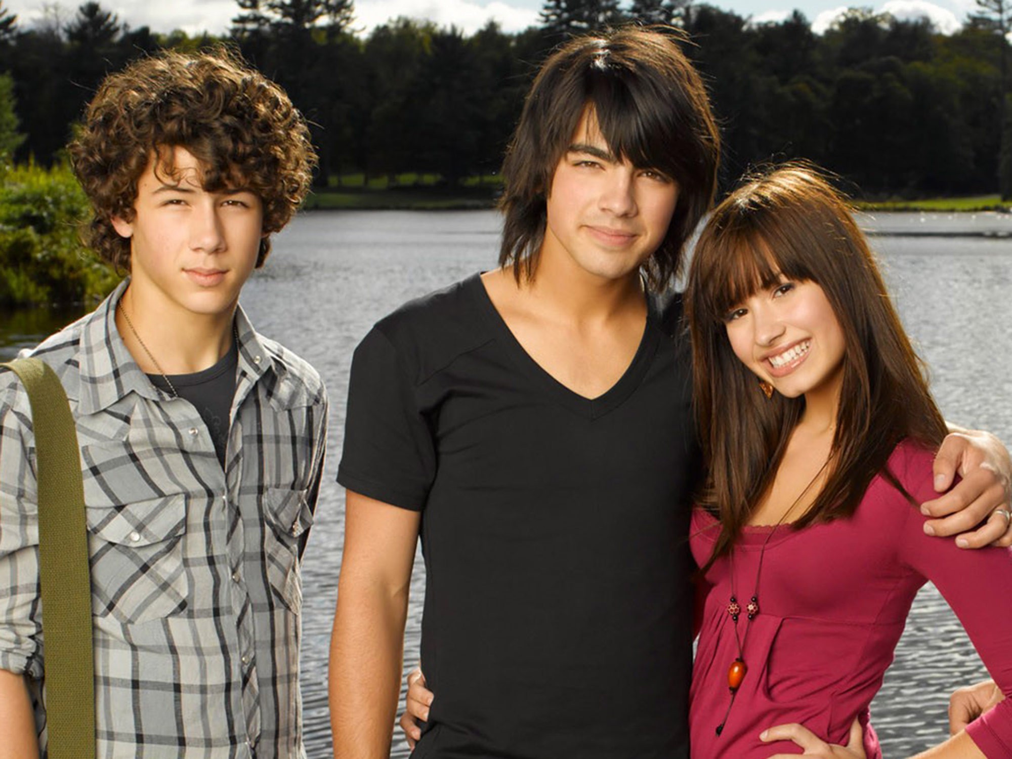 Кэмп рок. Camp Rock: музыкальные каникулы деми Ловато. Кэмп рок музыкальные каникулы.