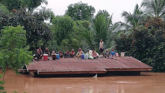 Vỡ đập thủy điện ở Lào: Trực thăng và thuyền chạy đua cứu nạn - Ảnh 3.