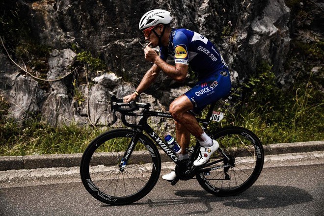 Kinh hoàng khoảnh khắc tay đua người Bỉ lao xuống vực tại Tour de France 2018 - Ảnh 5.