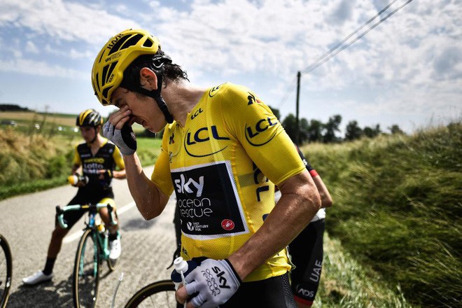 Kinh hoàng khoảnh khắc tay đua người Bỉ lao xuống vực tại Tour de France 2018 - Ảnh 9.