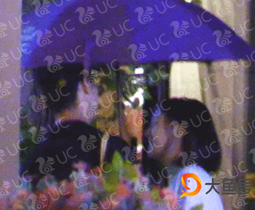 HOT: Trịnh Sảng bị paparazzi tóm sống đang ôm ấp, nắm tay giám đốc TVShow điển trai vào khách sạn - Ảnh 5.