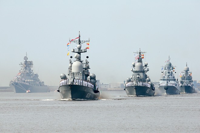 Chiến hạm, tàu ngầm trên khắp nước Nga ùn ùn ra khơi phô diễn uy lực vượt trội - Ảnh 2.