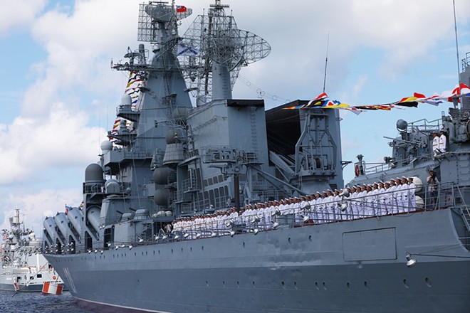 Chiến hạm, tàu ngầm trên khắp nước Nga ùn ùn ra khơi phô diễn uy lực vượt trội - Ảnh 3.