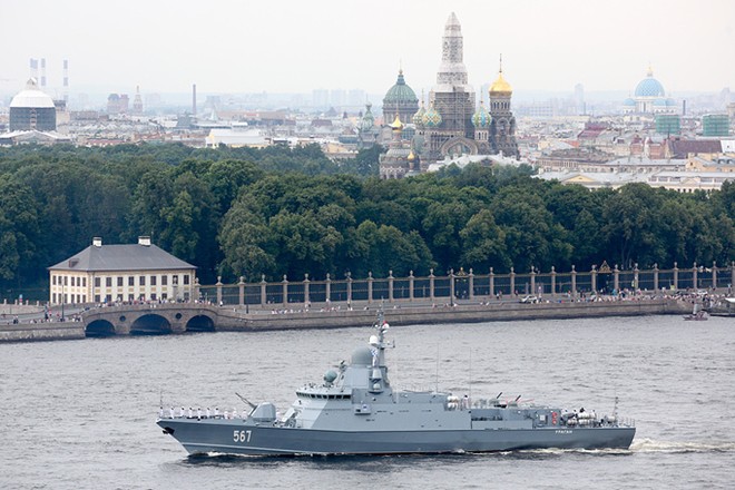 Chiến hạm, tàu ngầm trên khắp nước Nga ùn ùn ra khơi phô diễn uy lực vượt trội - Ảnh 4.