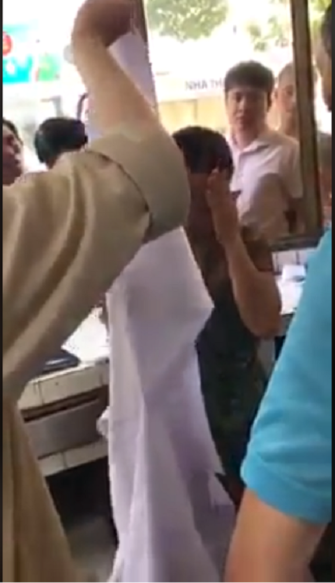 Người phụ nữ mặc áo blouse, mạo danh bác sĩ để lừa tiền ngay trong bệnh viện phụ sản Hà Nội - Ảnh 4.