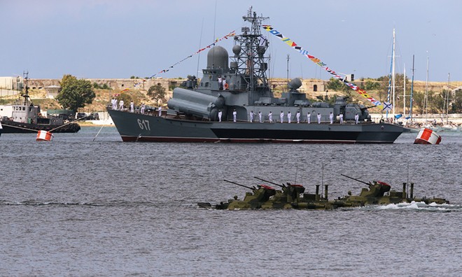 Chiến hạm, tàu ngầm trên khắp nước Nga ùn ùn ra khơi phô diễn uy lực vượt trội - Ảnh 9.