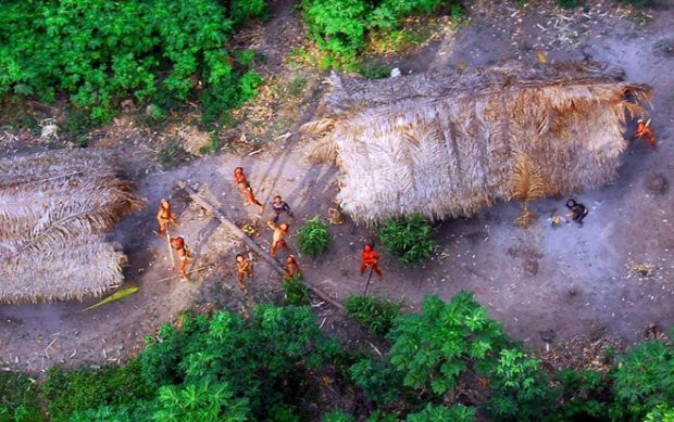 Cận cảnh cuộc sống trong rừng Amazon của các bộ lạc biệt lập với thế giới hiện đại - Ảnh 1.