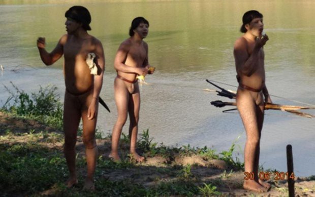 Cận cảnh cuộc sống trong rừng Amazon của các bộ lạc biệt lập với thế giới hiện đại - Ảnh 5.