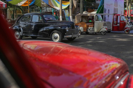 Đội nắng chiêm ngưỡng hàng trăm xe cổ ở Sài Gòn - Ảnh 15.
