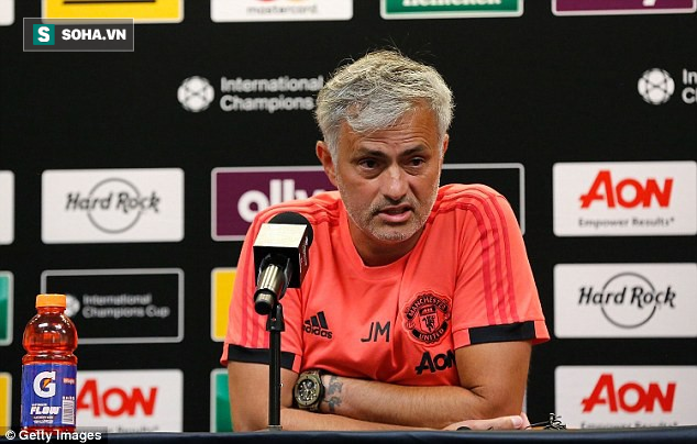 Nội bộ Man United rúng động, Mourinho đại chiến với sếp lớn - Ảnh 1.