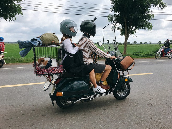 Chàng trai Sài Gòn chế lồng trên xe Vespa cho thú cưng đi phượt đã đời - Ảnh 2.