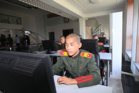 Độc đáo trường Cách mạng hàng đầu Triều Tiên: Có giả lập xe tăng, phi cơ, súng phóng lựu - Ảnh 3.