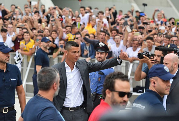 “Ronaldo là bản hợp đồng lãng phí tiền bạc của Juventus” - Ảnh 3.