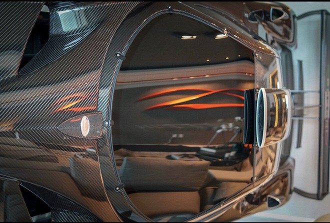 Mỹ: Bê nguyên siêu xe Pagani Zonda R 35 tỷ vào nhà làm vách ngăn cho độc - Ảnh 5.
