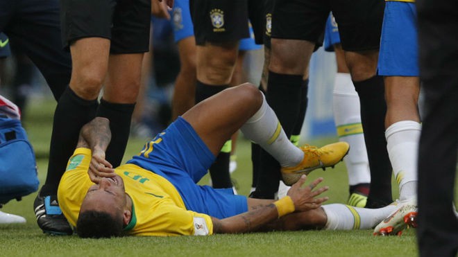 Giữa tâm bão, Brazil cách ly hoàn toàn Neymar để chống lại mọi lời chỉ trích - Ảnh 1.